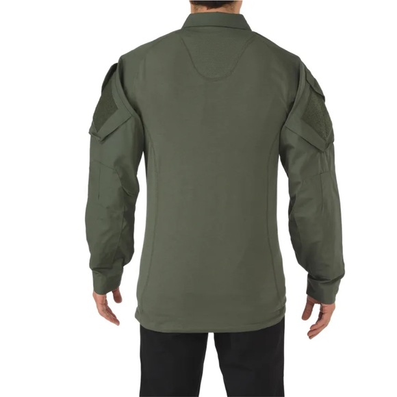 5.11 Tactical Men's Casual Button Down Shirt in Dark Green - Picture 4 of 5